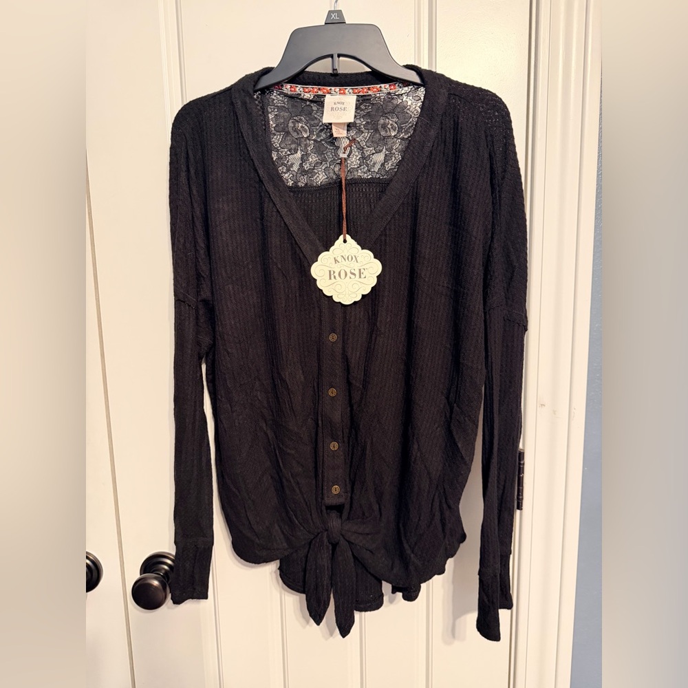 Knox Rose Black Button-Front Tie-Hem Lightweight Top
